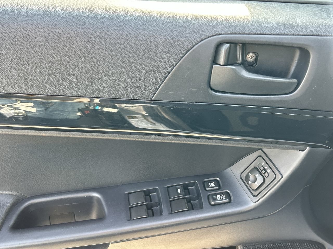 Used 2017  Mitsubishi  image 20
