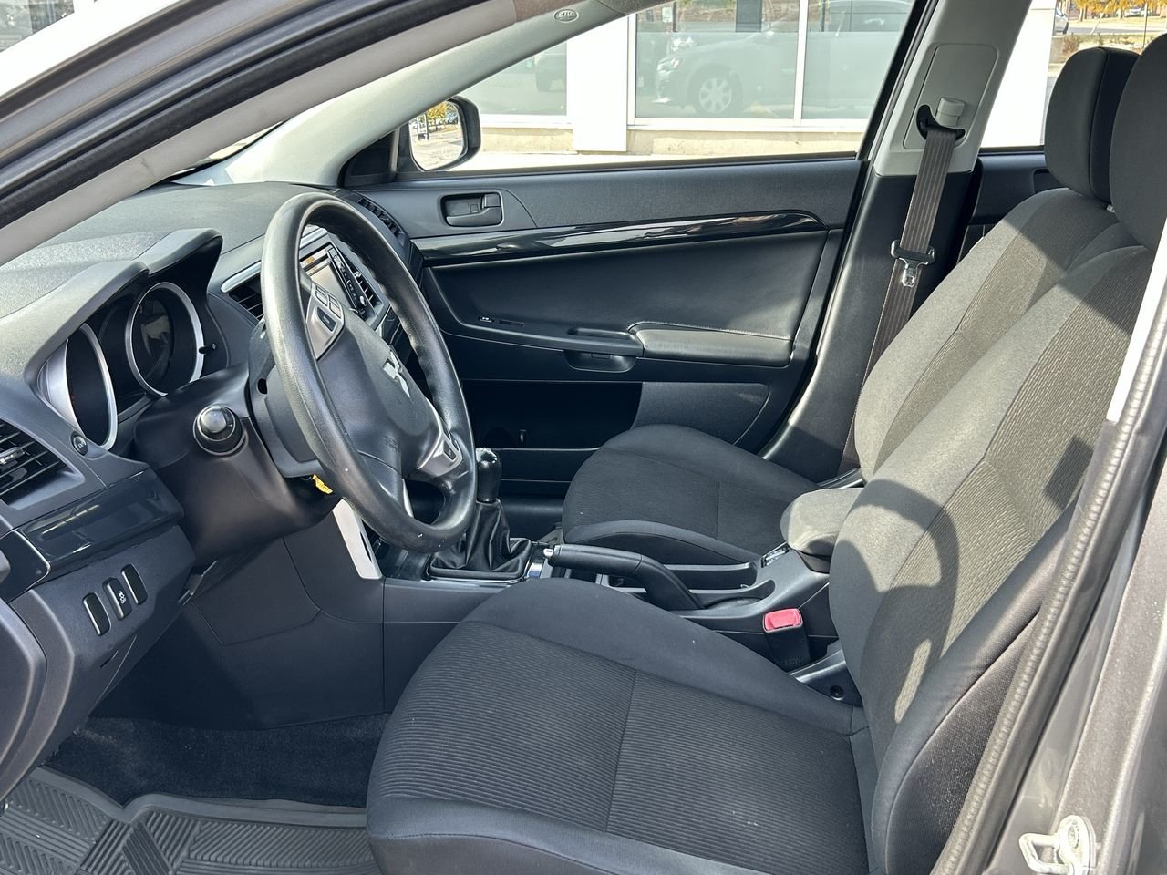 Used 2017  Mitsubishi  image 19