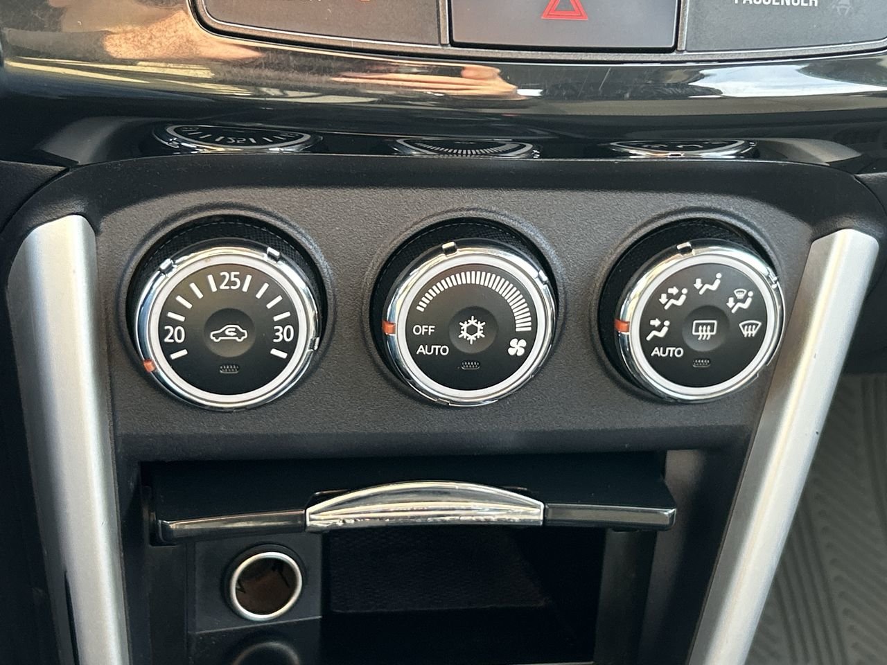 Used 2017  Mitsubishi  image 22