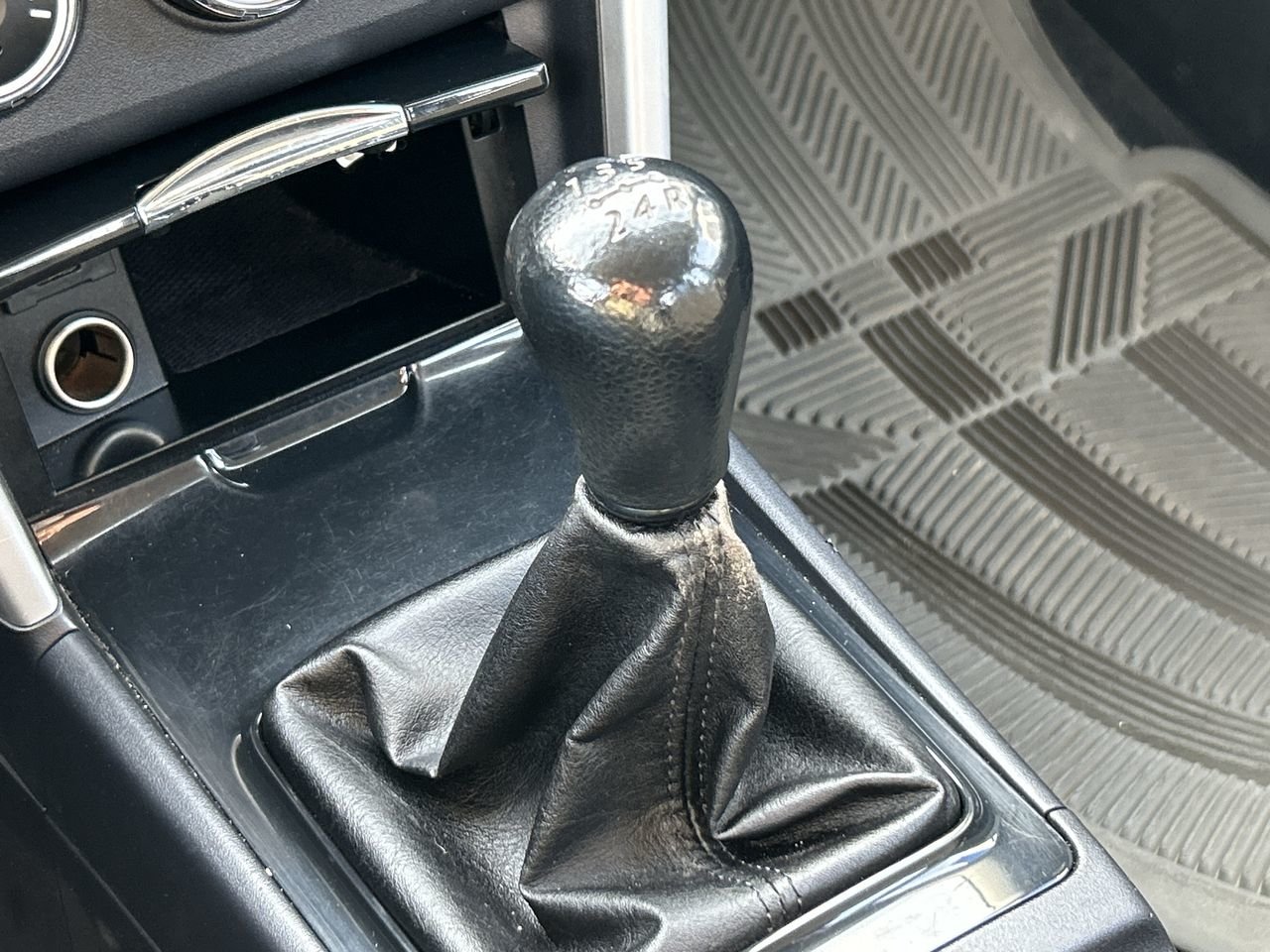 Used 2017  Mitsubishi  image 23