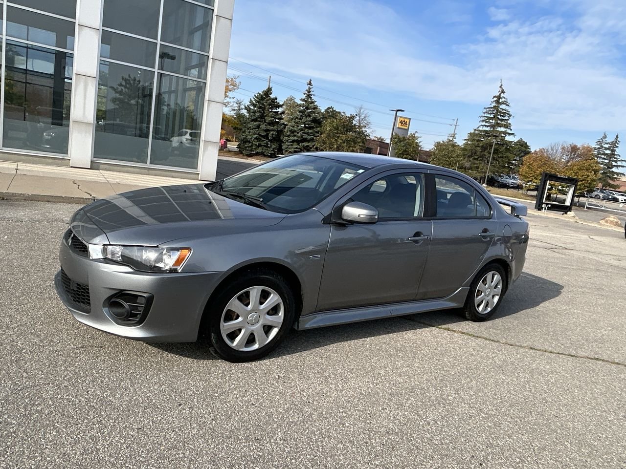 Used 2017  Mitsubishi  image 4