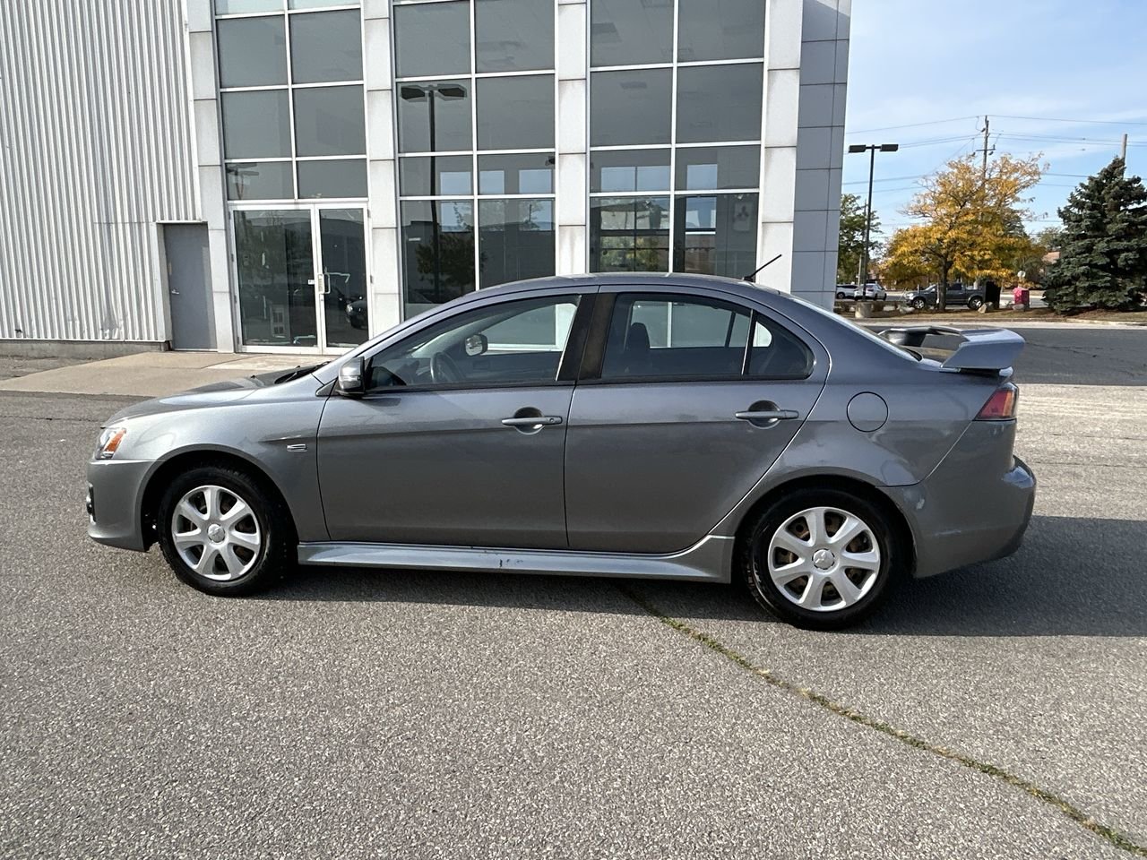 Used 2017  Mitsubishi  image 5