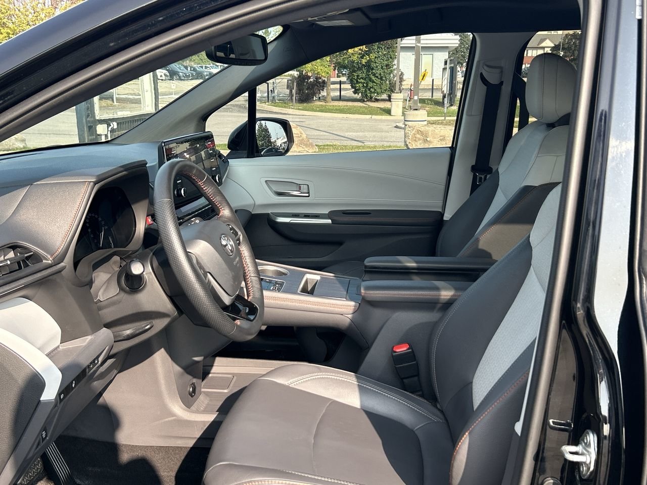 Used 2021  Toyota  image 19