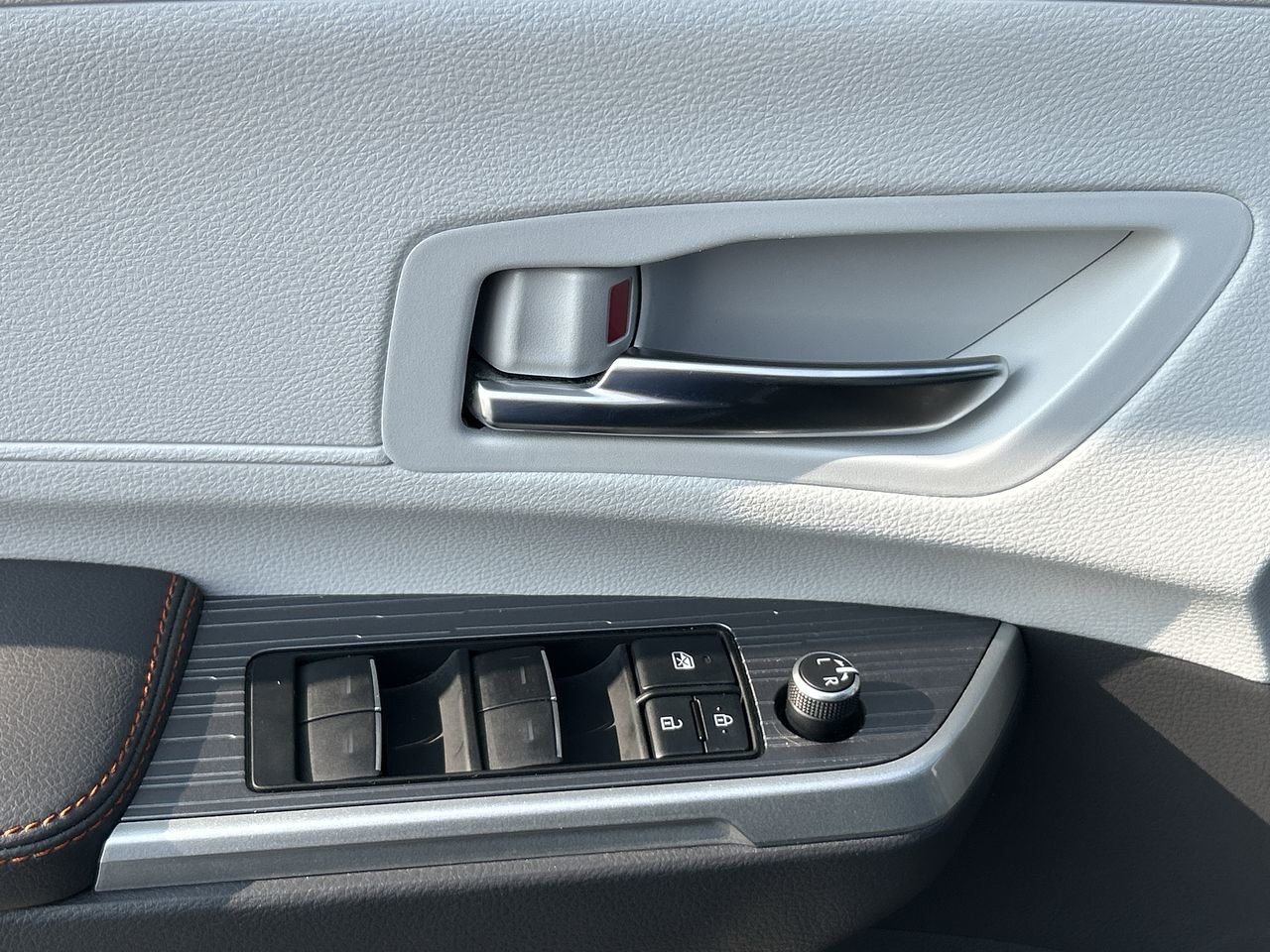 Used 2021  Toyota  image 21