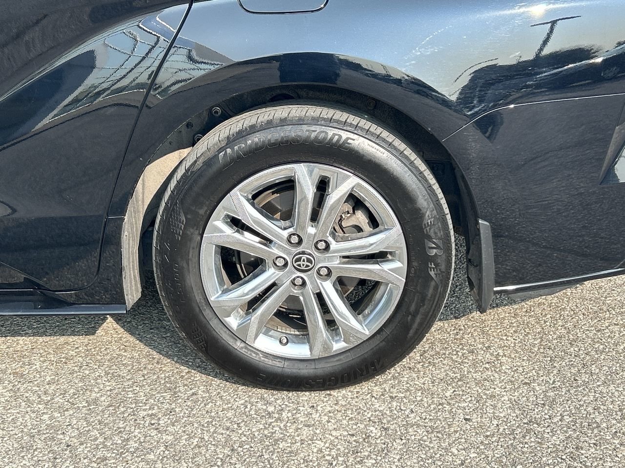 Used 2021  Toyota  image 18