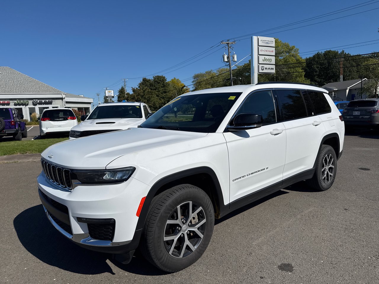 Bright White Clear Coat 2024 Jeep Grand Cherokee L SUV / Crossover Four-Wheel Drive Automatic