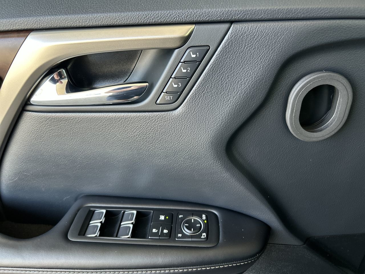 Used 2020 Silver Lexus 8A image 21