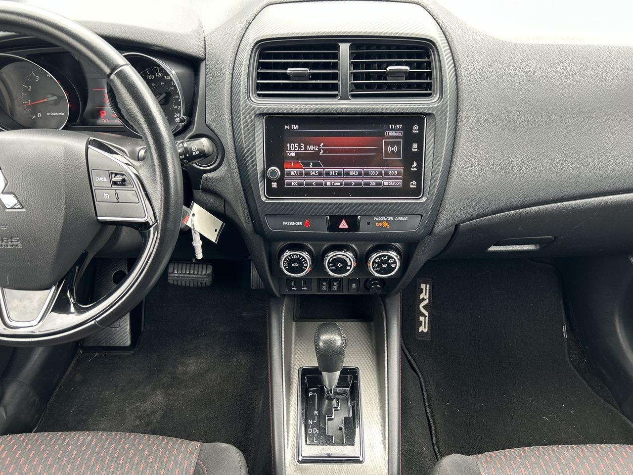 Used 2018 Labrador Black Mitsubishi 2WD SE - CVT image 27