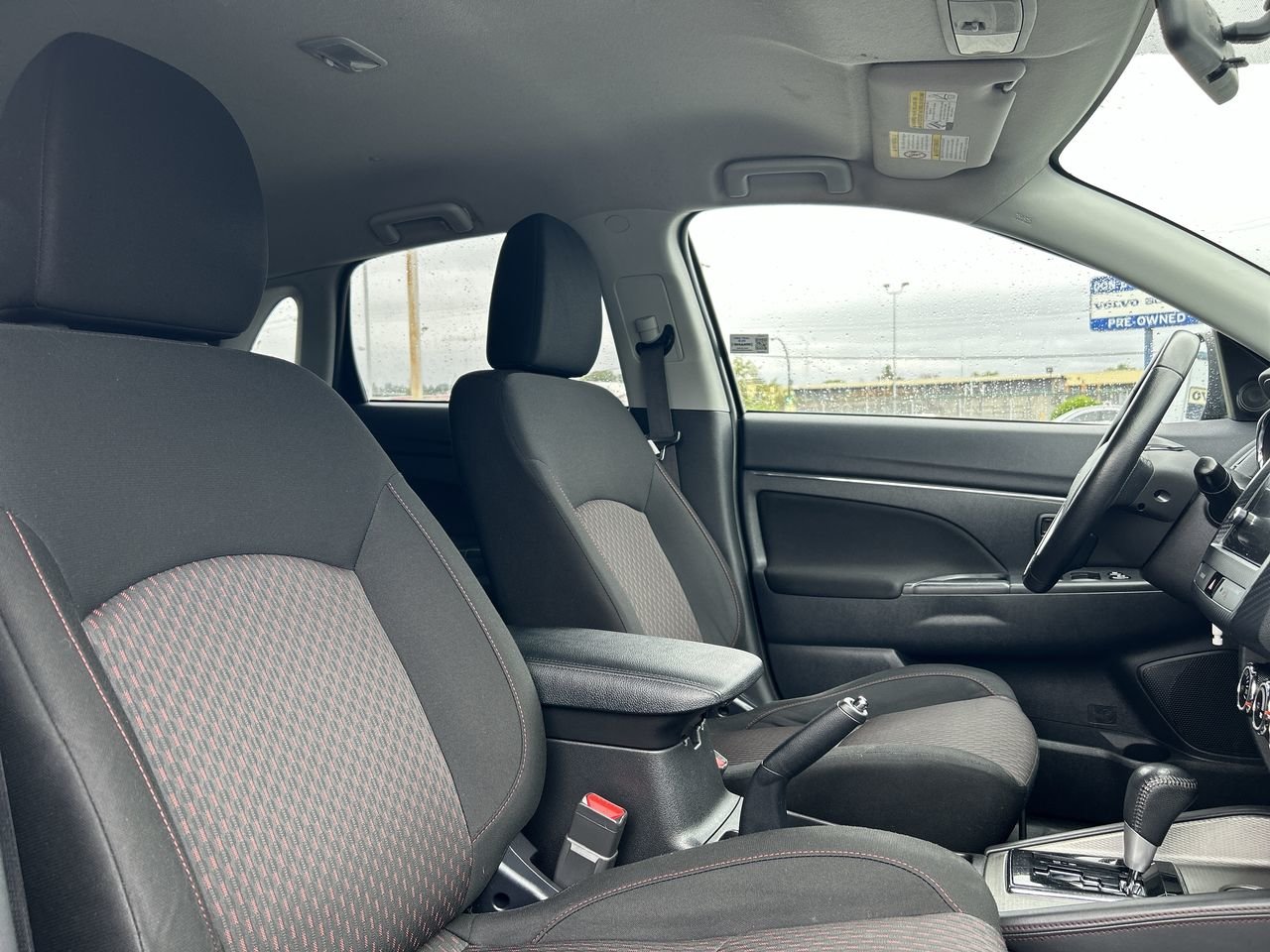 Used 2018 Labrador Black Mitsubishi 2WD SE - CVT image 32