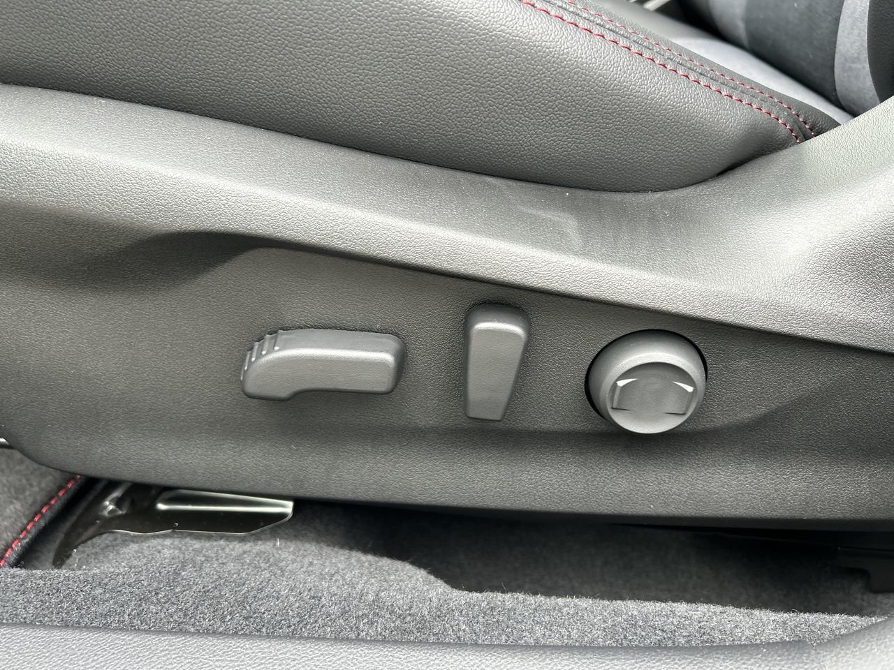 New 2023 Ceramic White Subaru Sport-tech image 22