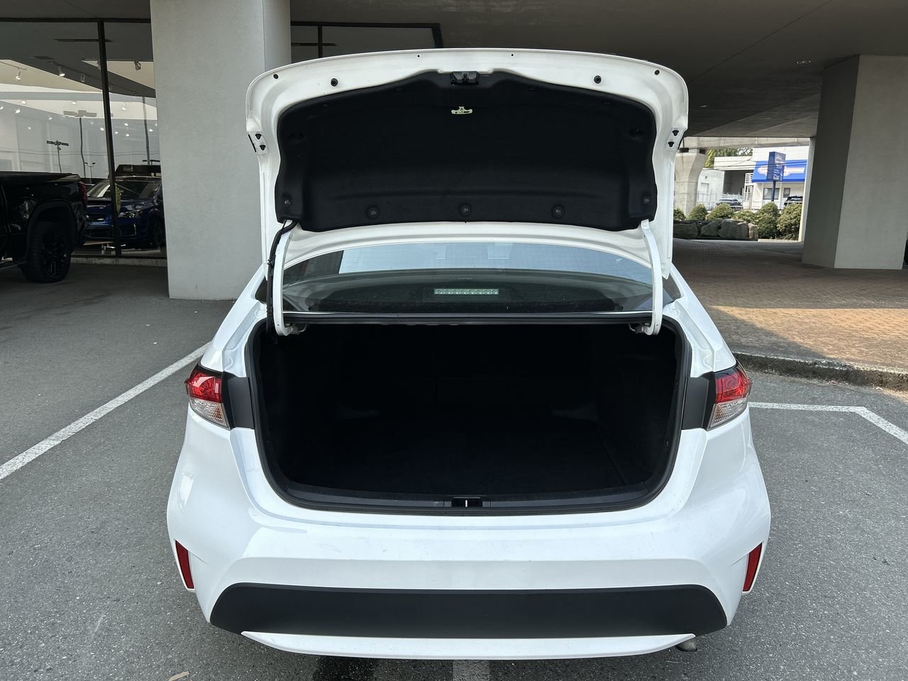 Used 2020 Super White Toyota 4-door Sedan LE CVT image 32