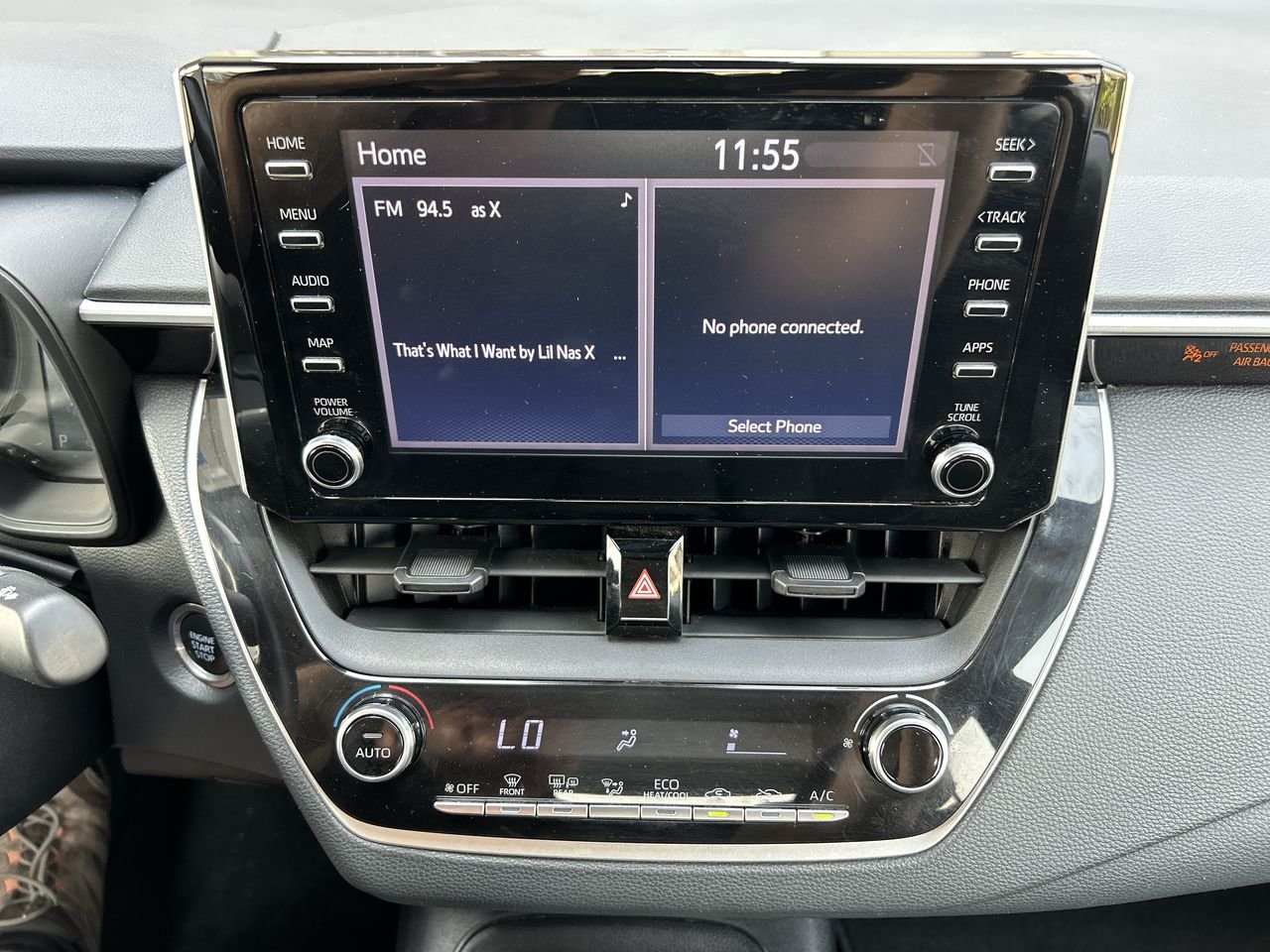 Used 2020 Super White Toyota 4-door Sedan LE CVT image 25