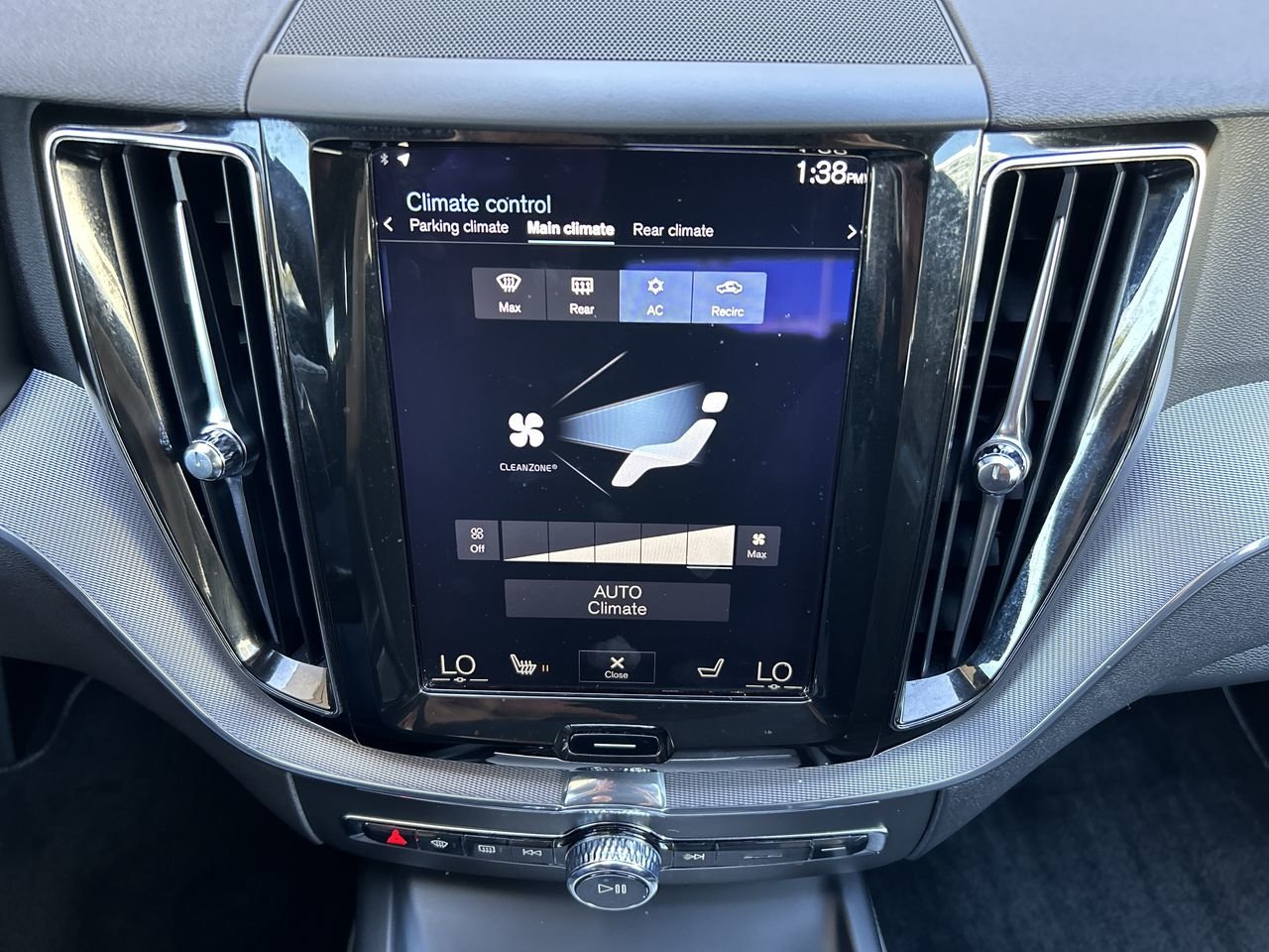Used 2018 Bursting Blue Volvo T6 AWD R-Design image 27