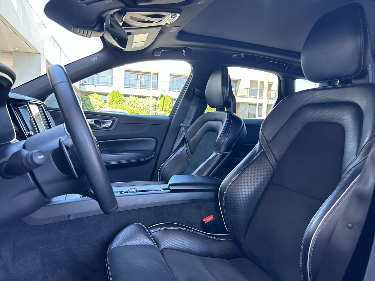Used 2018 Bursting Blue Volvo T6 AWD R-Design image 19