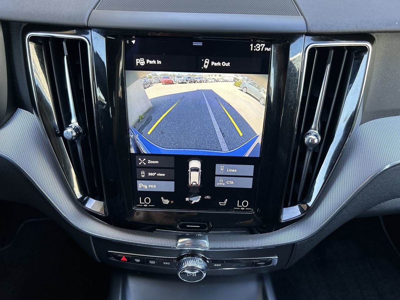 Used 2018 Bursting Blue Volvo T6 AWD R-Design image 25