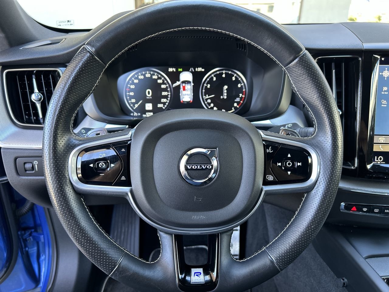 Used 2018 Bursting Blue Volvo T6 AWD R-Design image 22