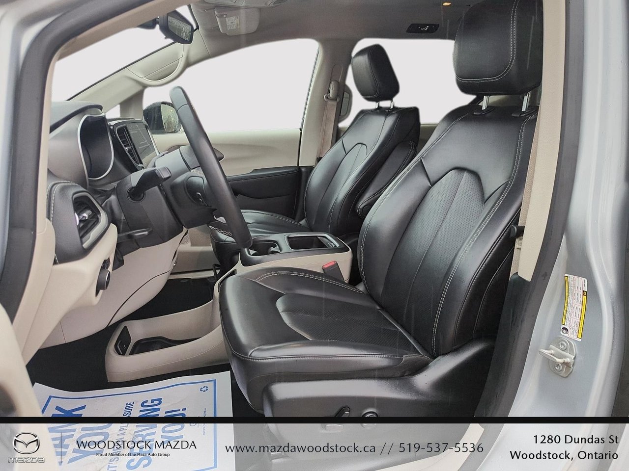 2023 Chrysler Pacifica Touring L-8