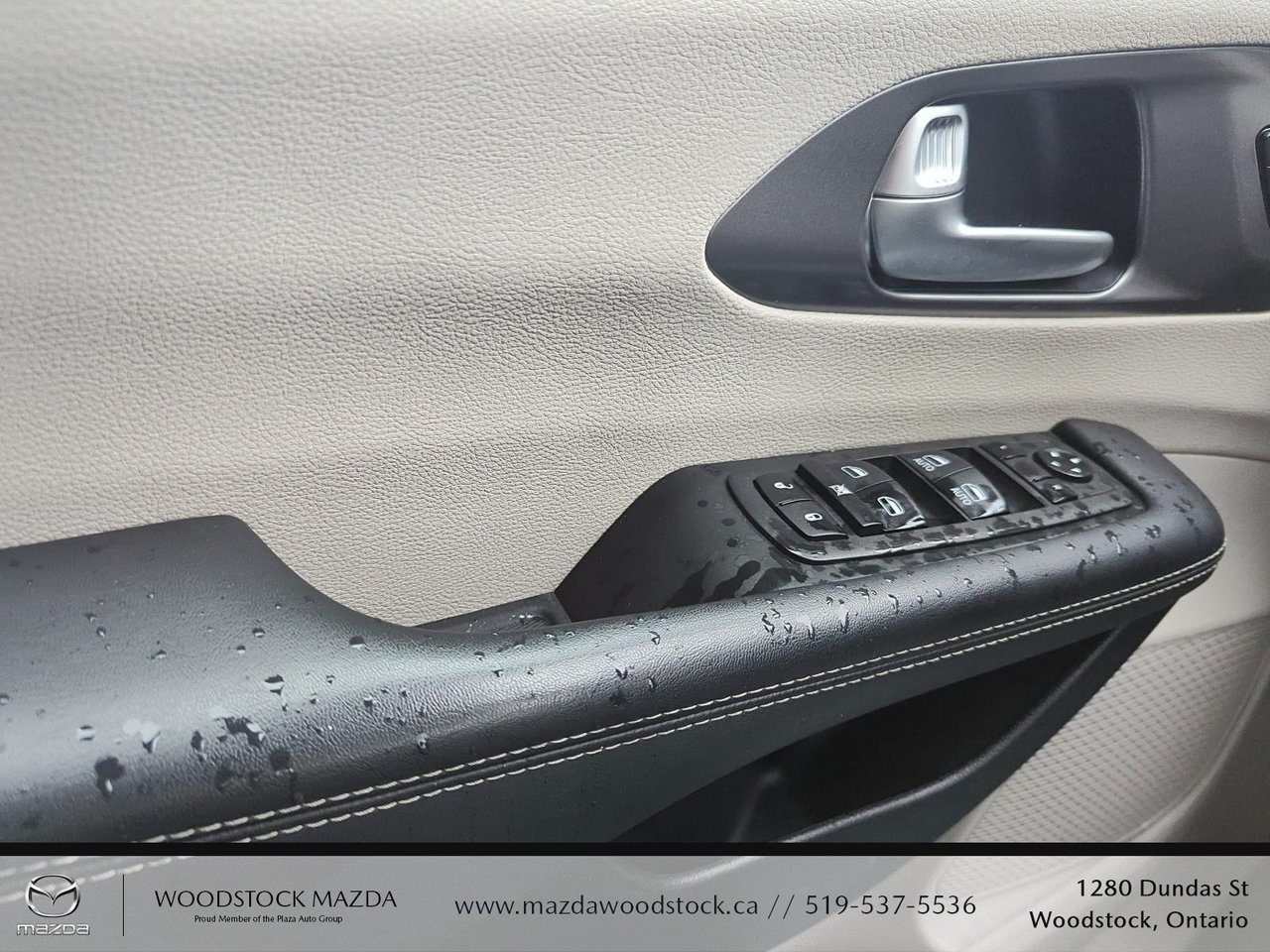 2023 Chrysler Pacifica Touring L-10