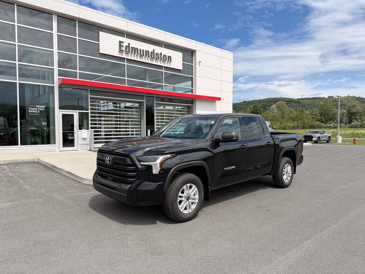 Black (0218 NOIR MINUIT METALLISE SANS FRAIS) 2026 Toyota Tundra Pickup Truck Automatic