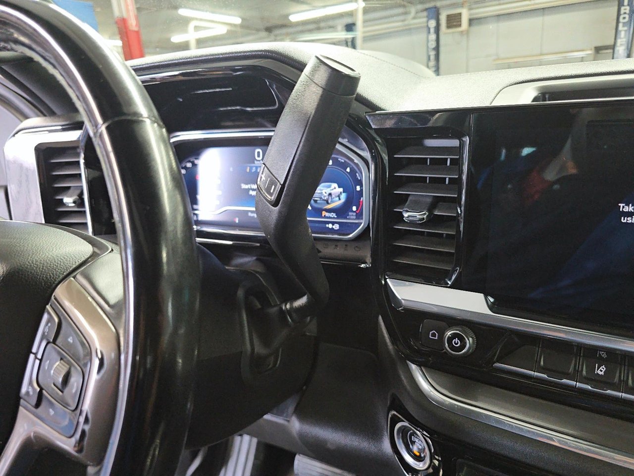 Chevrolet Silverado 2500HD High Country 2024-14