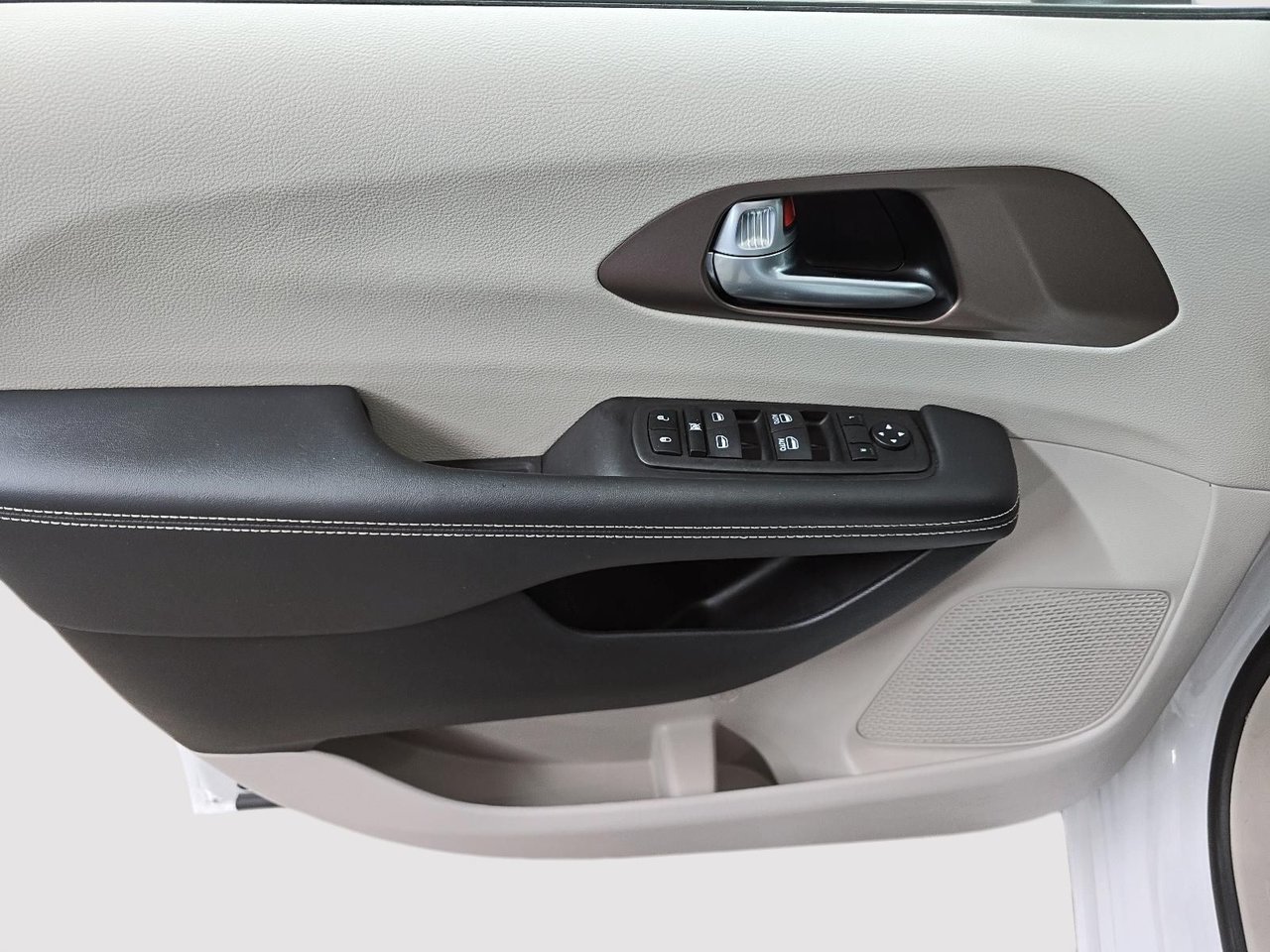 2024 Chrysler Grand Caravan SXT-10