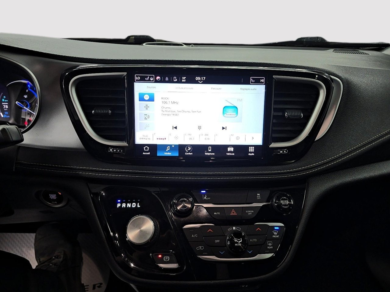 2022 Chrysler Pacifica Hybrid TOURING L // PHEV // PACIFICA-16