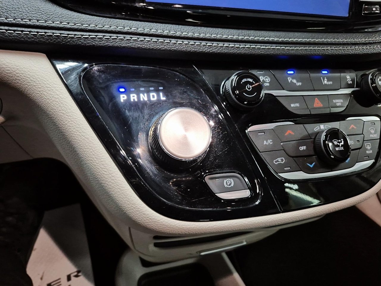 2023 Chrysler Pacifica Hybrid TOURING-L // PLAN OR 425S ENTRETIENS-14