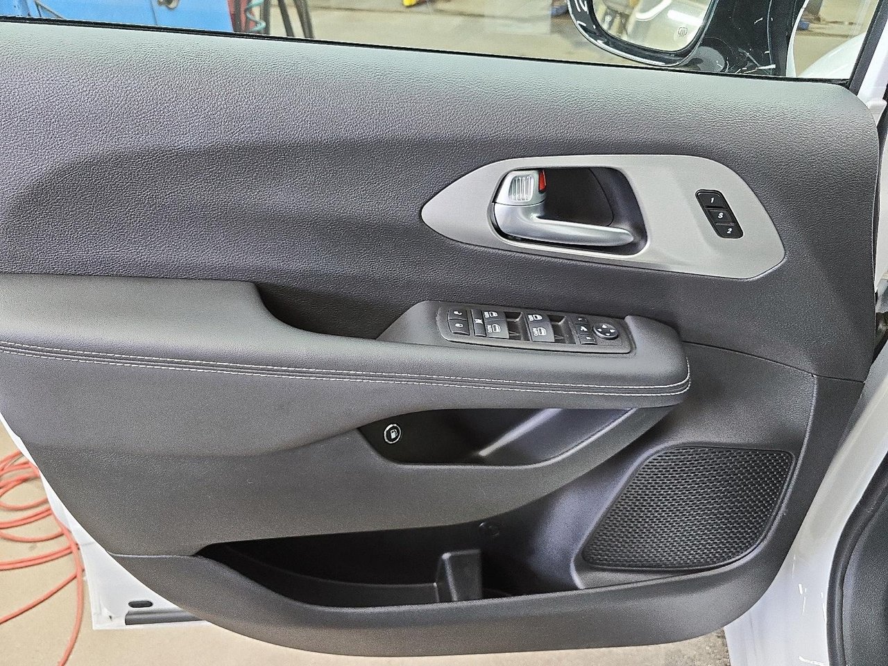 2024 Chrysler Pacifica Hybrid PREMIUM ALLURE S-19