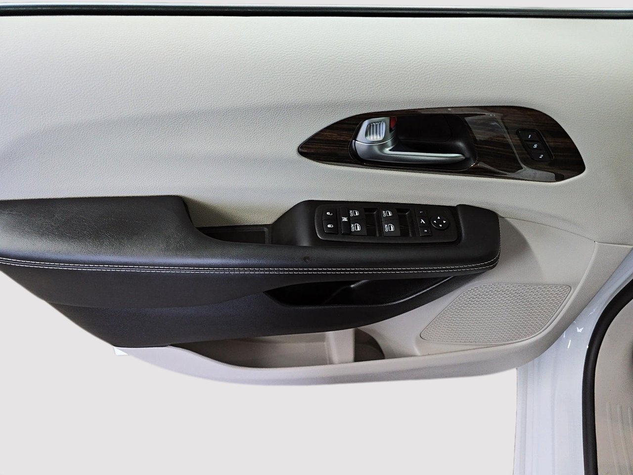 2024 Chrysler Pacifica Limited-10