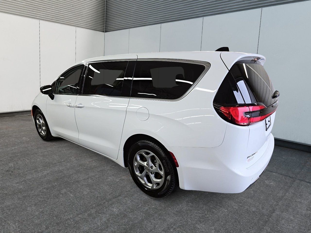 2024 Chrysler Pacifica Limited-3