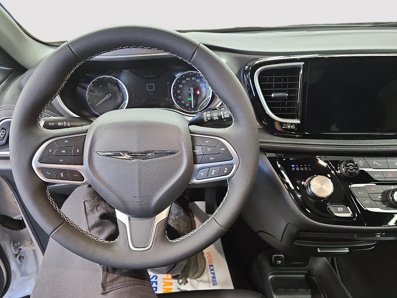 2026 Chrysler Pacifica SELECT AWD-12