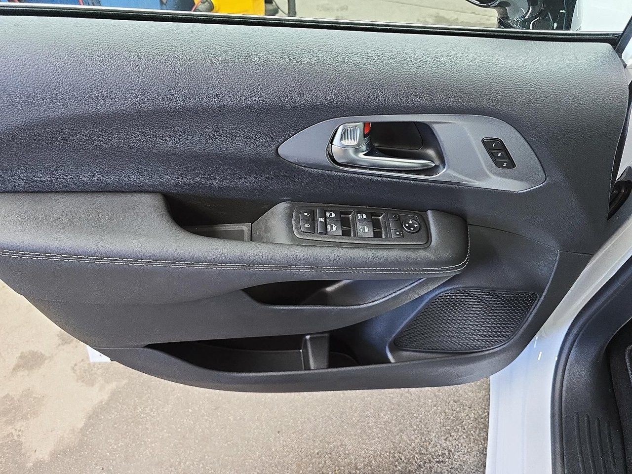 2026 Chrysler Pacifica SELECT AWD-10