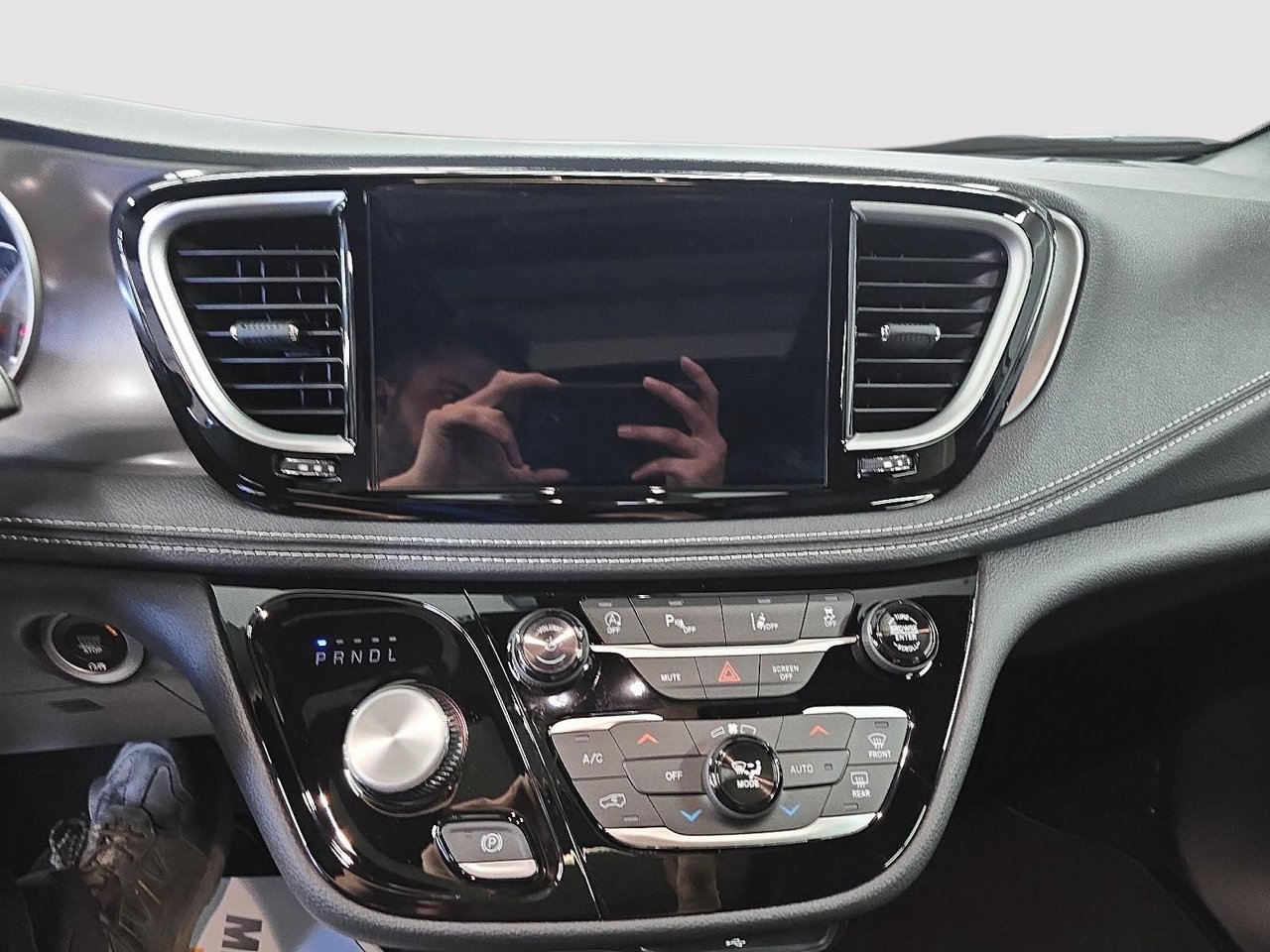 2026 Chrysler Pacifica SELECT AWD-16