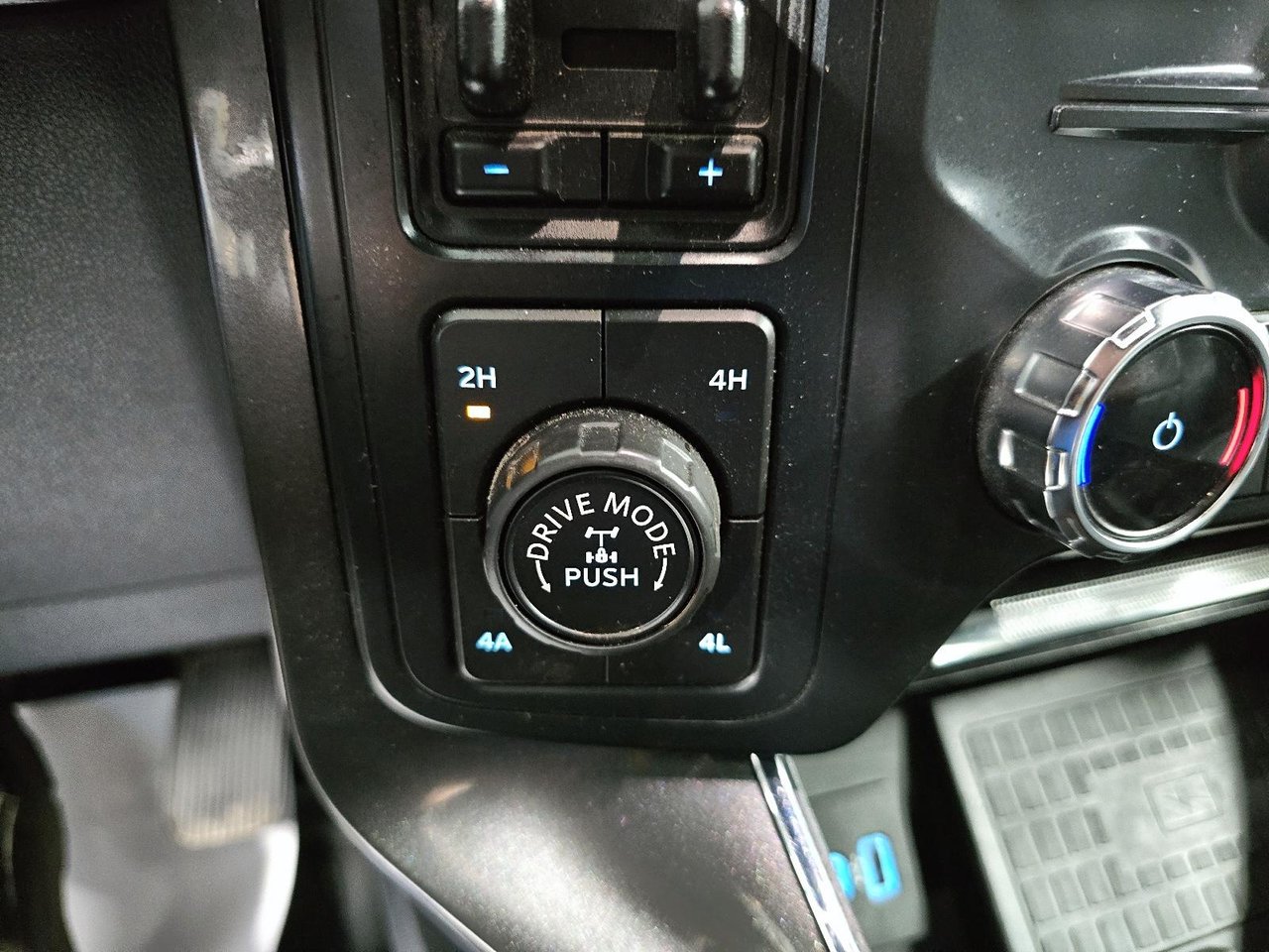 Ford F-150 LARIAT // 3.5 HYBRID // FX4 2022-15