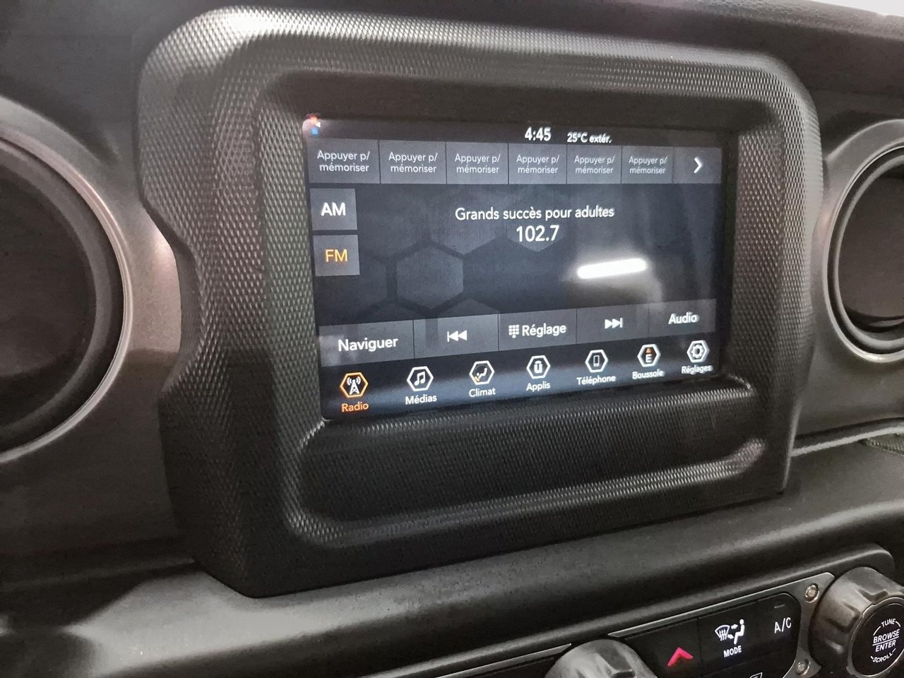 2023 Jeep Wrangler 4-Door WILLYS-16