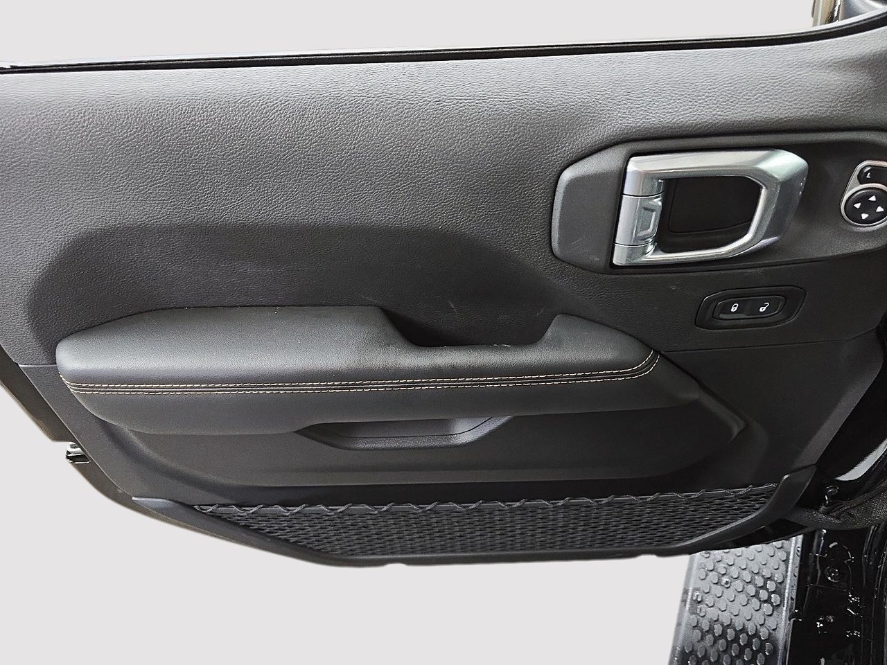 2024 Jeep Wrangler SAHARA 4X4 // ENSEMBLE TECHNOLOGIE // TOIT RIGIDE-10