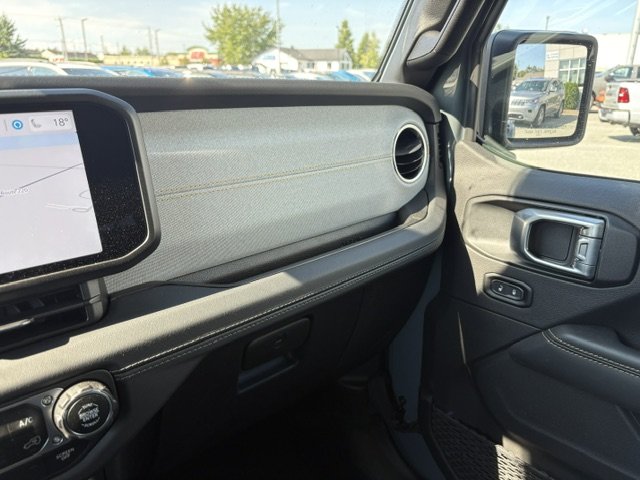 2024 Jeep Wrangler Sahara-14