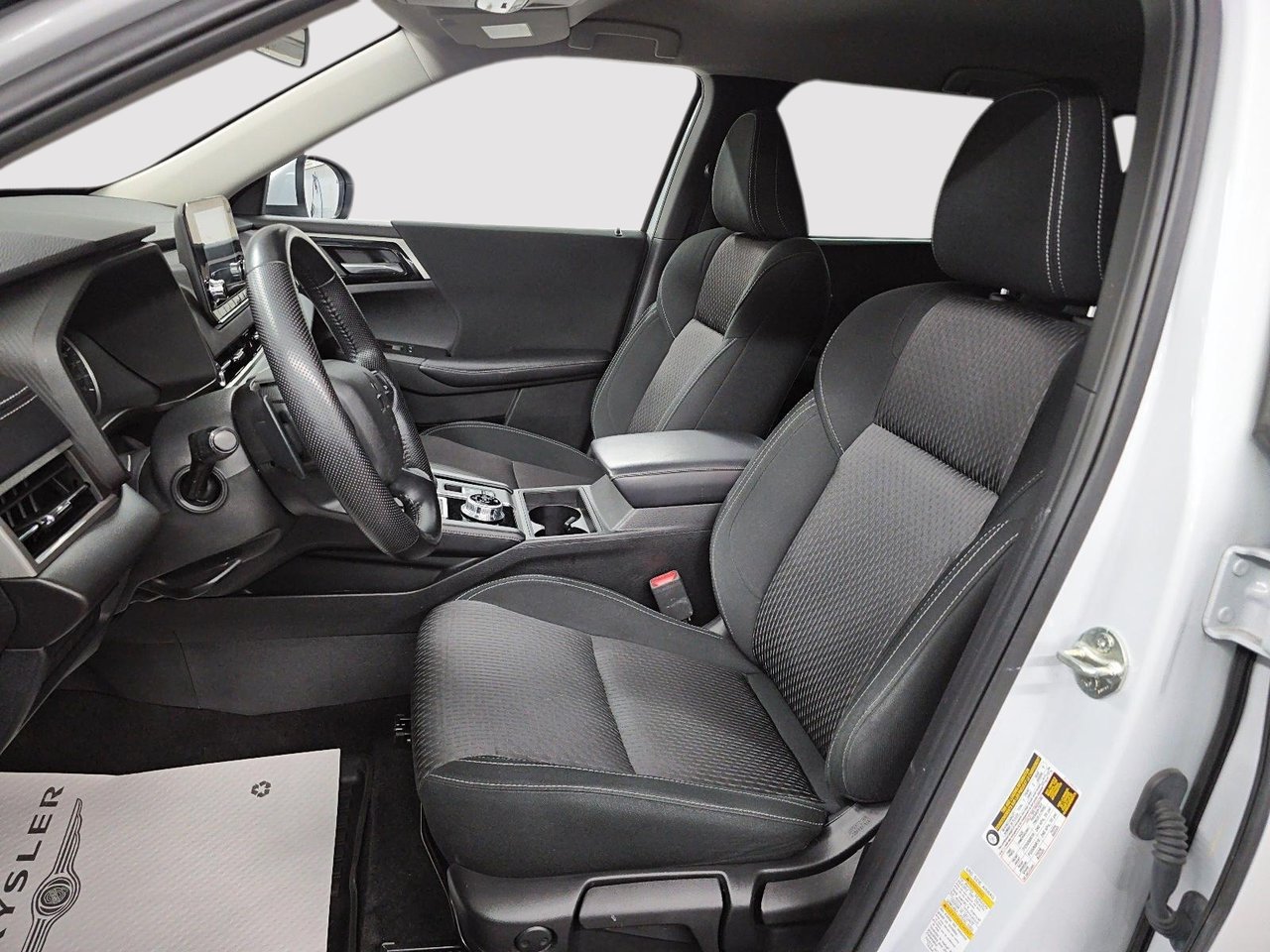 2023 Mitsubishi Outlander ES // S-AWD // 2.5L-8
