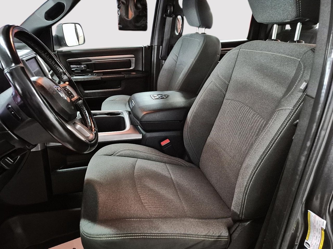 Ram 1500 Classic WARLOCK / CREWCAB / V8 2021-8