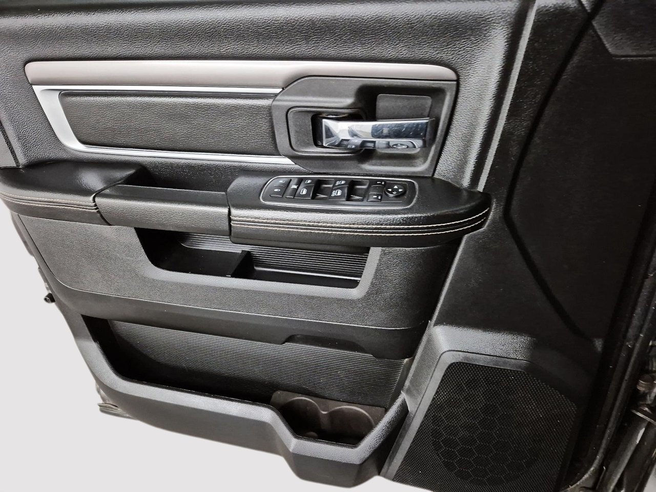 Ram 1500 Classic WARLOCK / CREWCAB / V8 2021-10