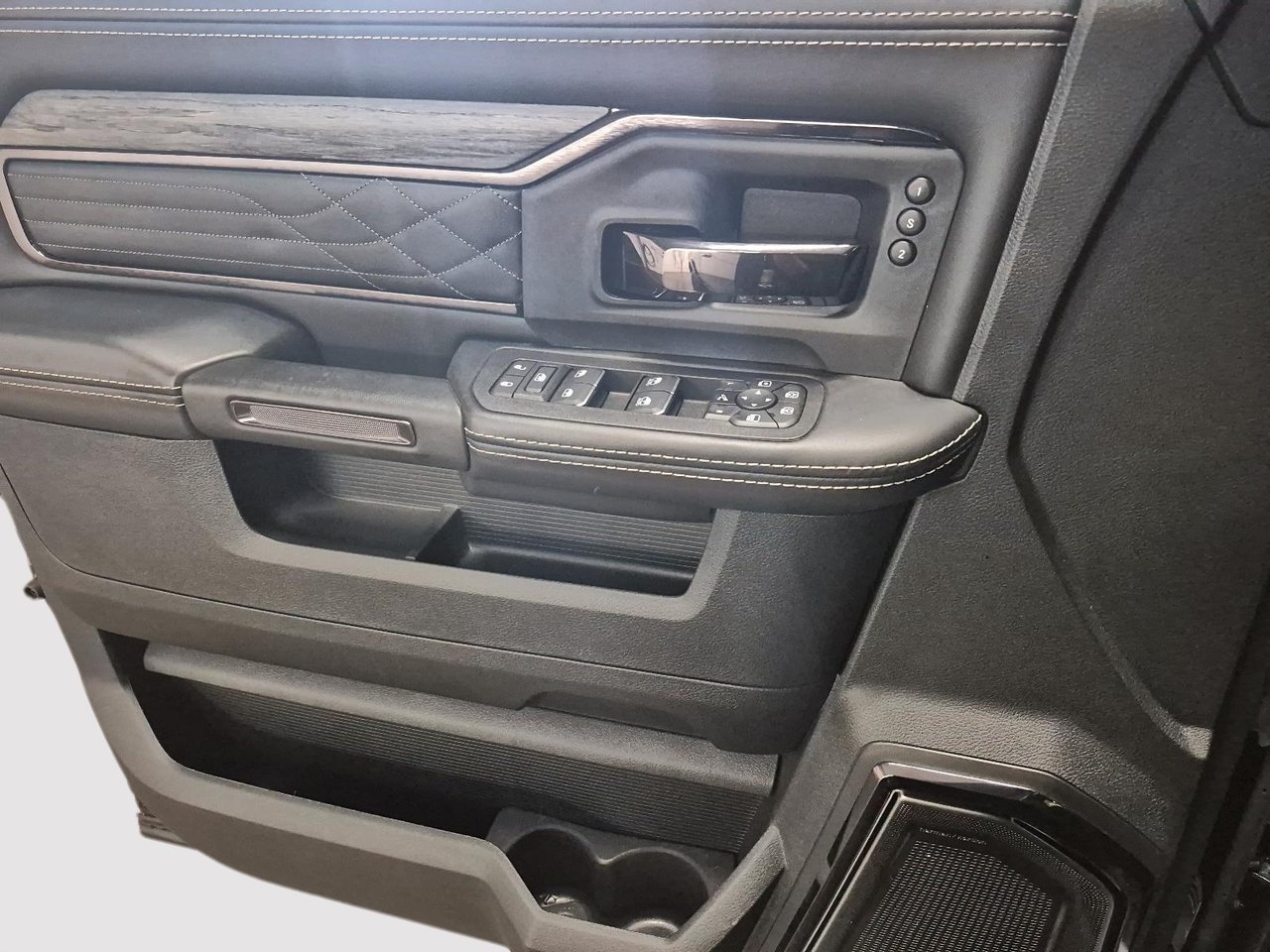 2025 Ram 3500 LIMITED-10