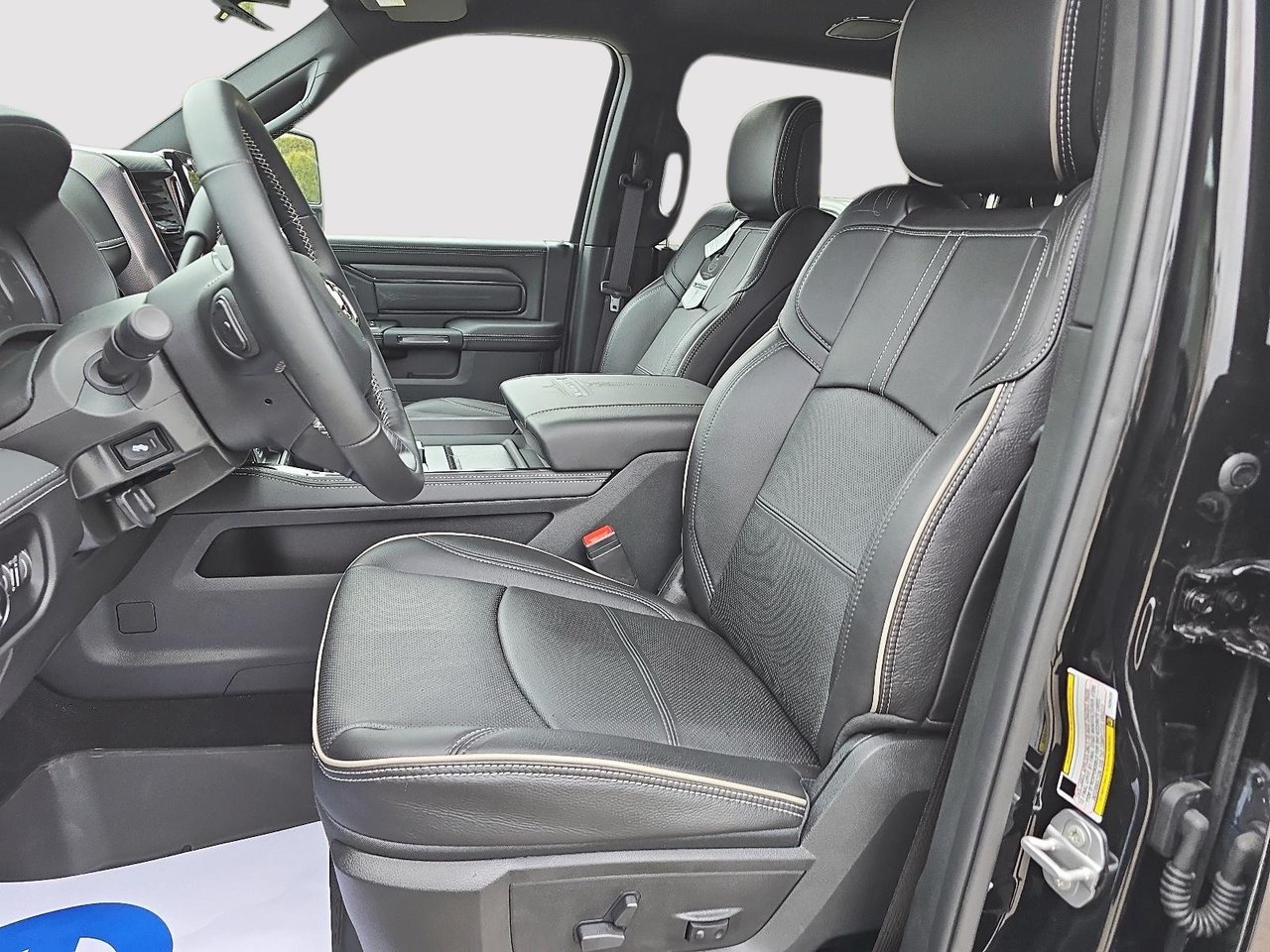 Ram 5500 Chassis LIMITED 4X4 CREW CAB // 60 CA // DIESEL 2024-8