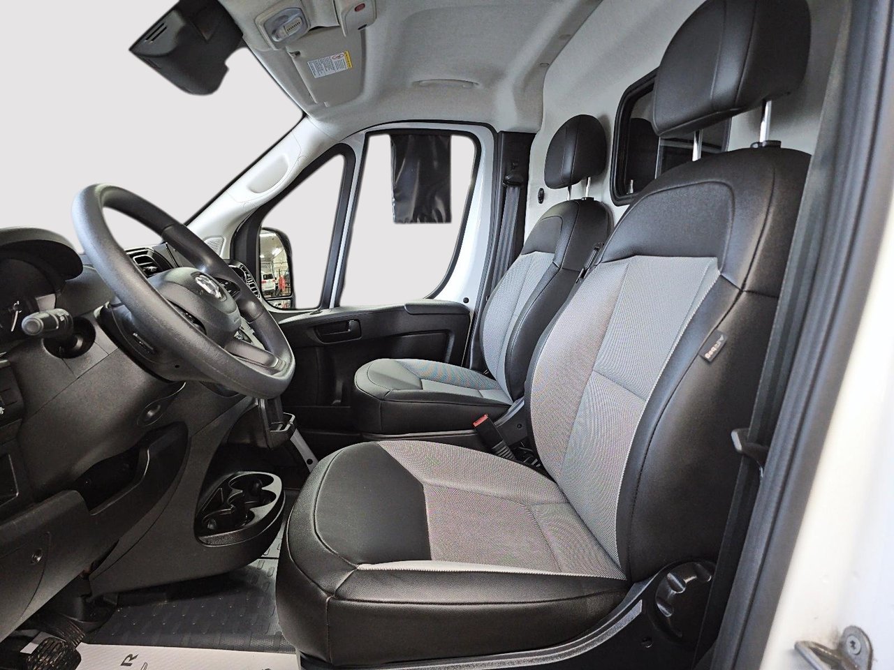 2025 Ram ProMaster Cargo Van TRADESMAN // 3500 // HIGH ROOF-8