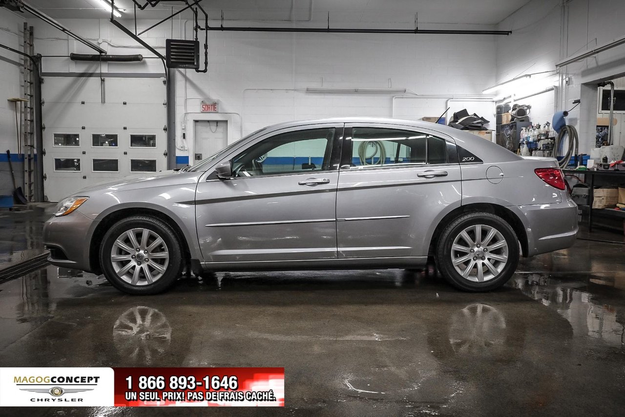 2013 Chrysler 200 for sale in Magog, QC (1307116881) The Car Guide