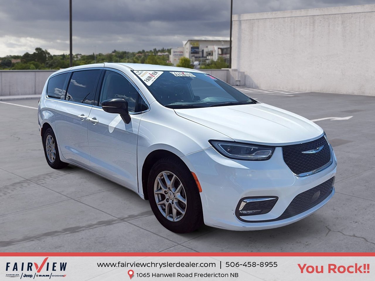 2024 Chrysler Pacifica Minivan Front-Wheel Drive Automatic