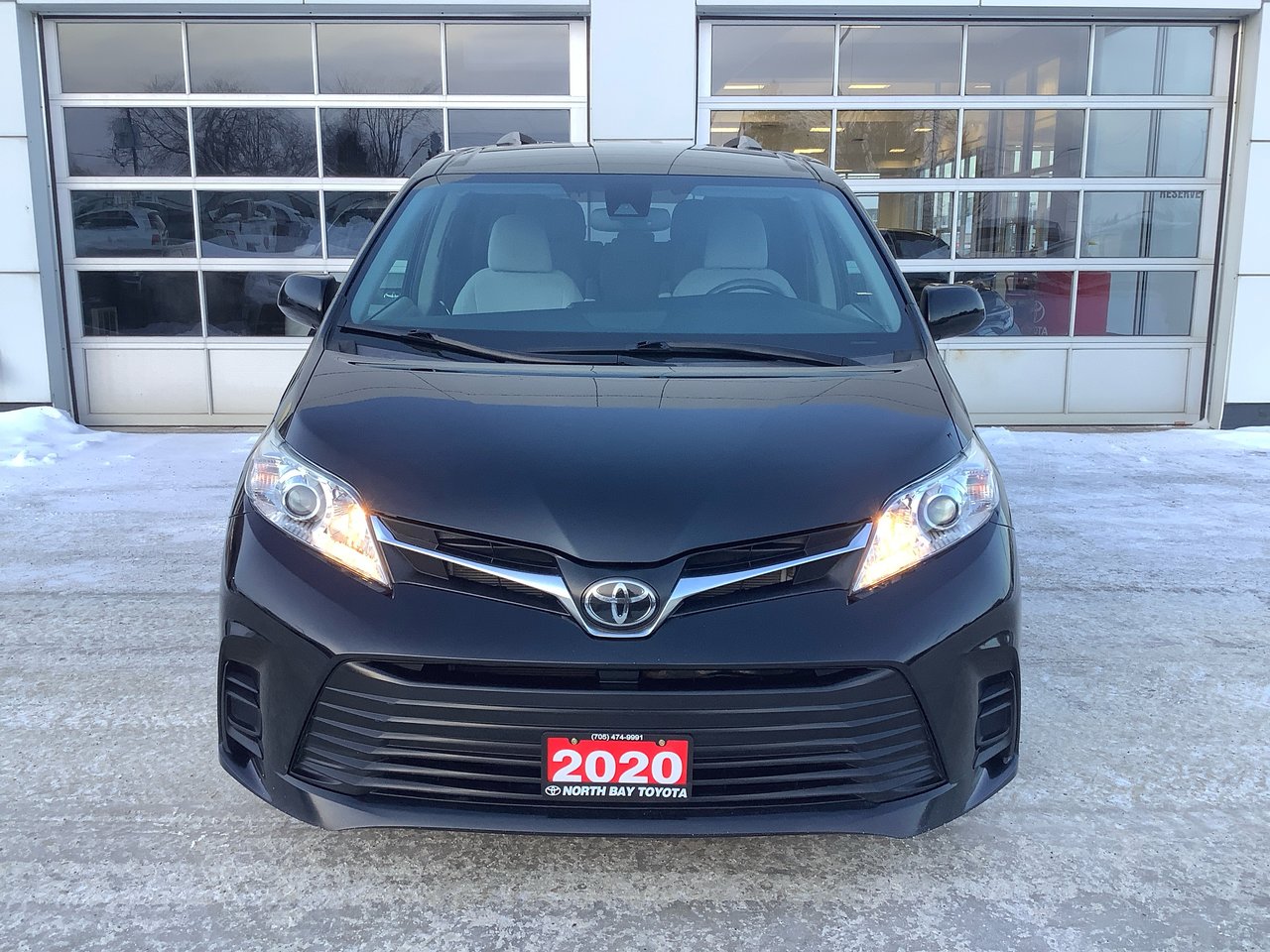 2020 Toyota Sienna LE 7-Passenger FWD with Auto-Access Seat