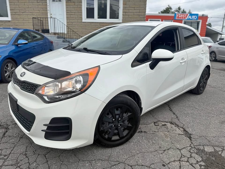 White 2017 Kia Rio5 Hatchback Front-Wheel Drive Automatic
