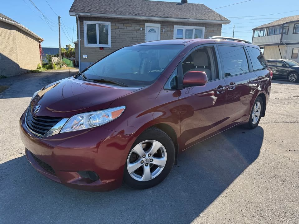 Red (Burgundy) 2014 Toyota Sienna Minivan Front-Wheel Drive Automatic