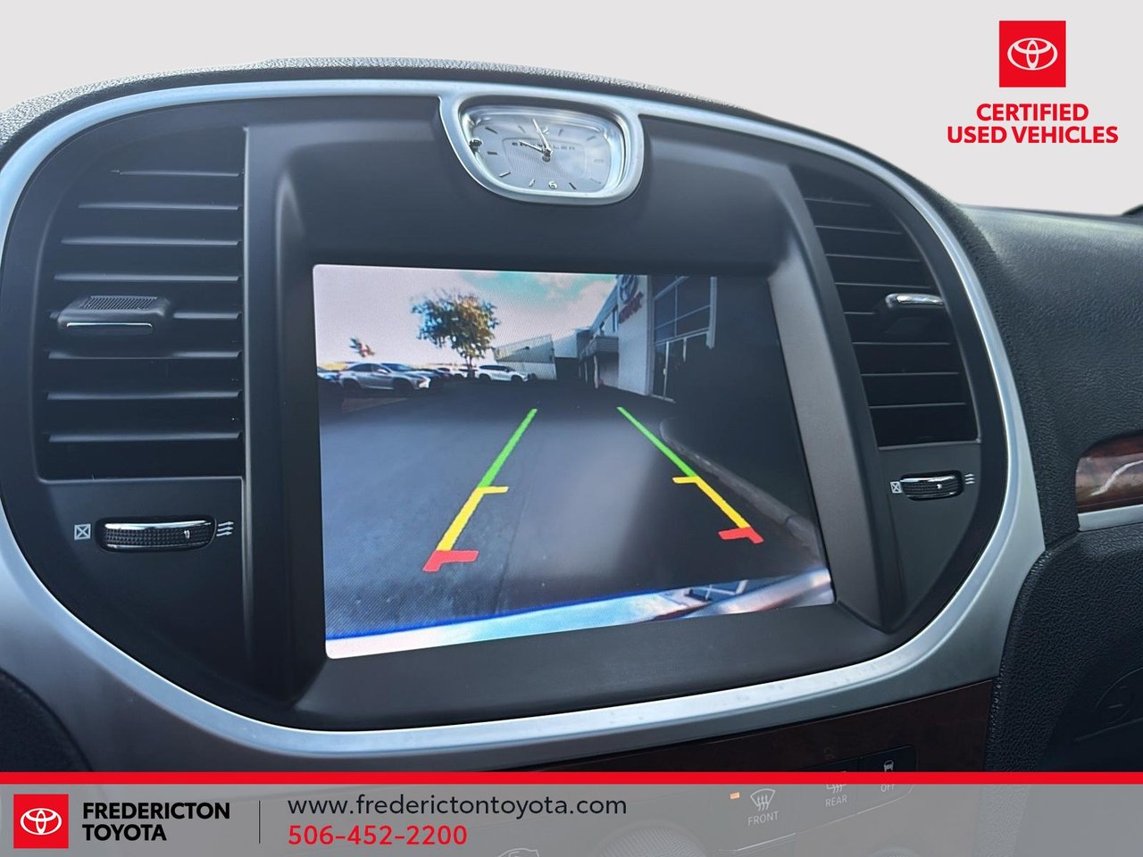 2013 Chrysler 300 Touring-14