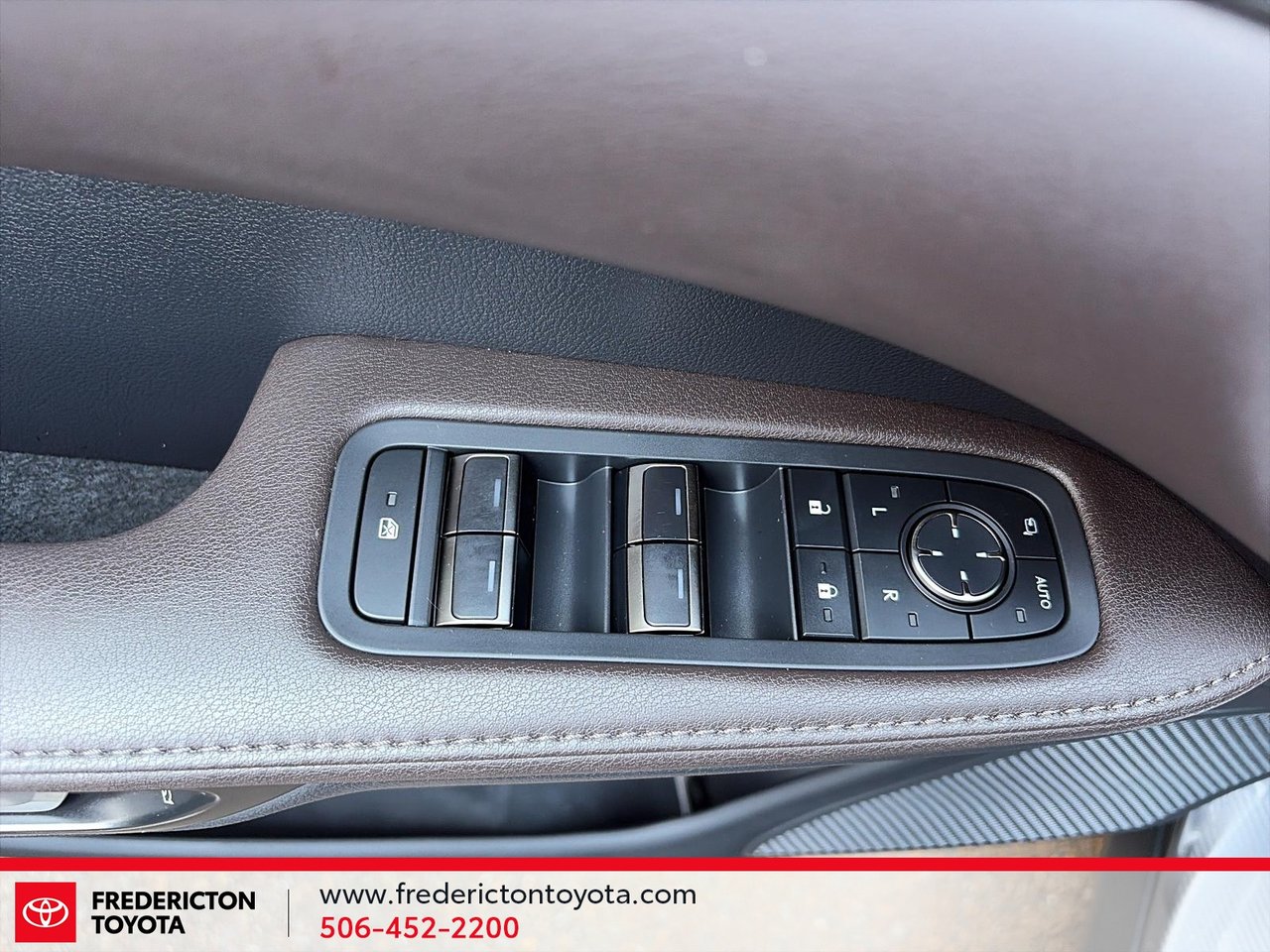2024 Lexus RX 450h+-12